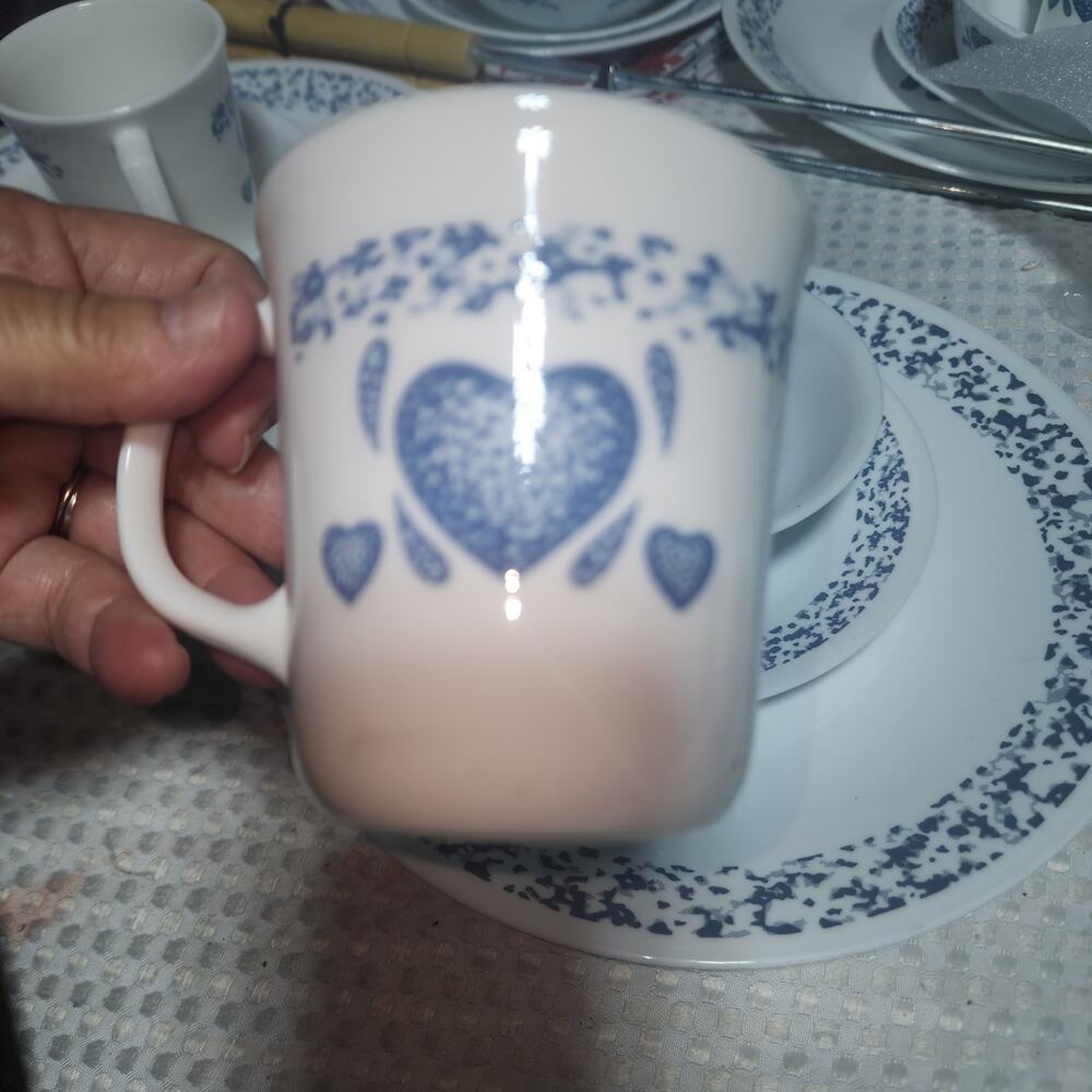 CORNING EUC BLUE HEARTS 4 PC DINNER SITTING BOWL LR PLATE SMP PLATE MUG - Picture 2 of 8